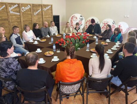 В рамках проекта «Всей семьей» для молодых семей Волоконовского района прошел круглый стол посвященный Дню православной молодежи