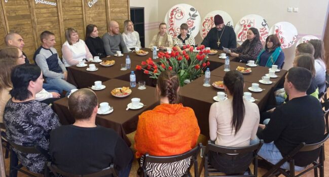 В рамках проекта «Всей семьей» для молодых семей Волоконовского района прошел круглый стол посвященный Дню православной молодежи