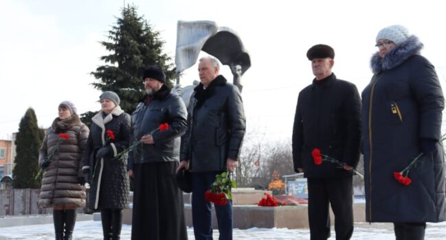 Благочинный Волоконовского округа принял участие в митинге посвященном Дню защитника Отечества
