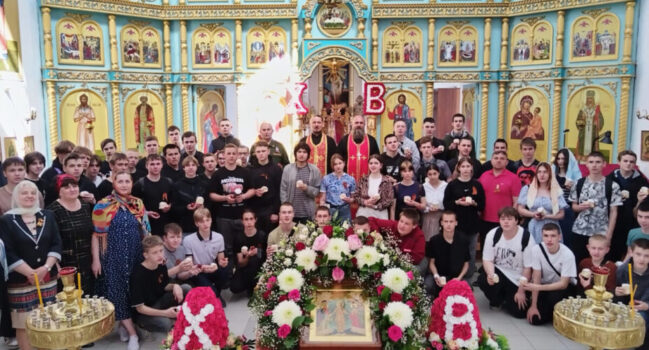 Храм Тихвинской иконы Божией Матери села Ютановка посетили студенты Ютановского агромеханического техникума