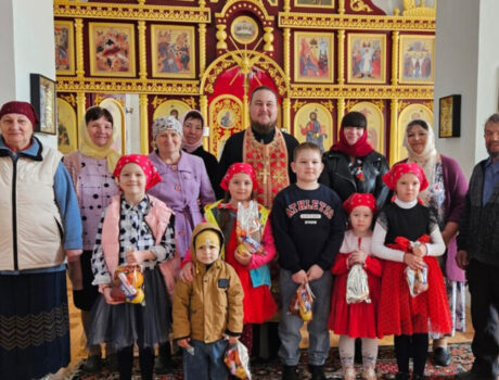 В храме святого апостола и евангелиста Иоанна Богослова села Покровка дети провели праздничный Пасхальный утренник