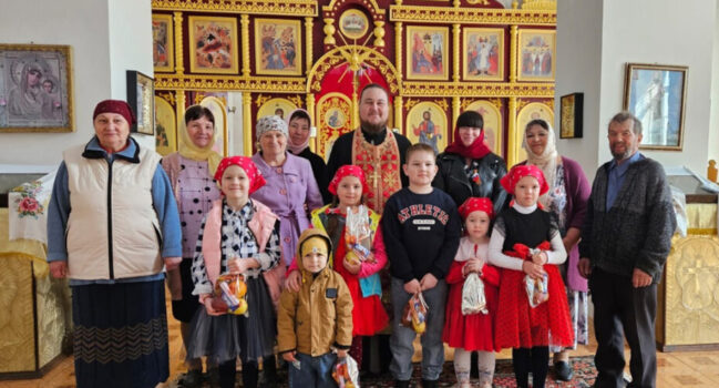 В храме святого апостола и евангелиста Иоанна Богослова села Покровка дети провели праздничный Пасхальный утренник