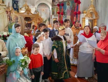 В храме Успения Пресвятой Богородицы поселка Волоконовка состоялся пасхальный утренник