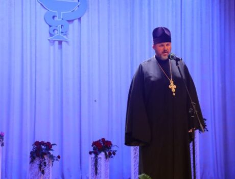 Благочинный Волоконовского округа принял участие в торжественном мероприятии посвященном Дню медицинского работника в ЦКР поселка Волоконовка