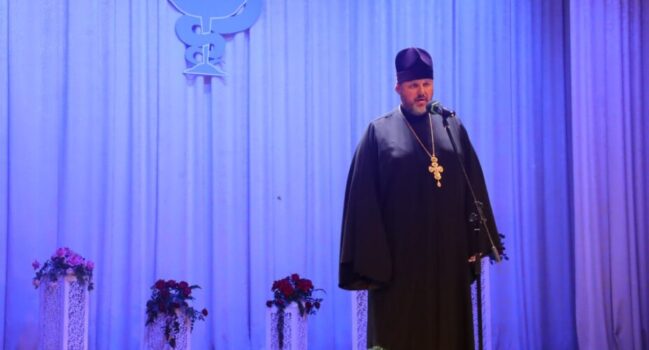 Благочинный Волоконовского округа принял участие в торжественном мероприятии посвященном Дню медицинского работника в ЦКР поселка Волоконовка