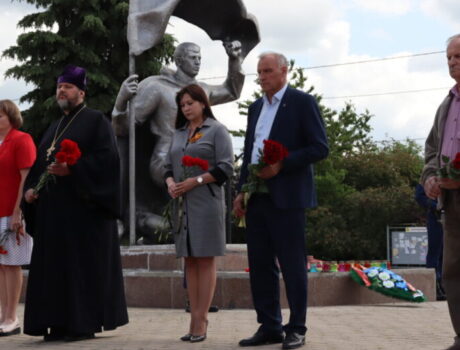Благочинный Волоконовского округа принял участие в митинге приуроченном ко Дню памяти и скорби
