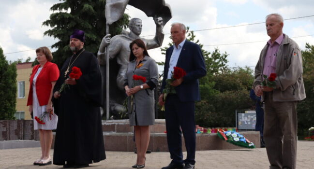 Благочинный Волоконовского округа принял участие в митинге приуроченном ко Дню памяти и скорби