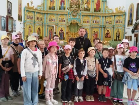 Воспитанники МБОУ «Покровская СОШ» посетили храм Тихвинской иконы Божией Матери села Ютановка