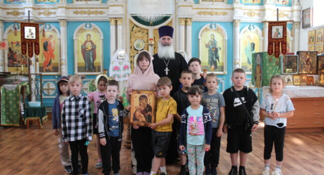Воспитанники и учителя МБОУ «Фощеватовская СОШ» посетили храм Рождества Пресвятой Богородицы села Фощеватово