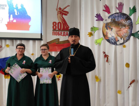 Священник посетил концерт к Дню народного единства в Ютановском Центре культурного развития