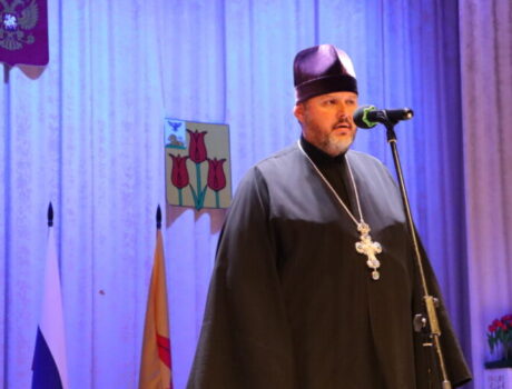 Благочинный Волоконовского округа принял участие в праздничном концерте по случаю предстоящего Дня народного единства