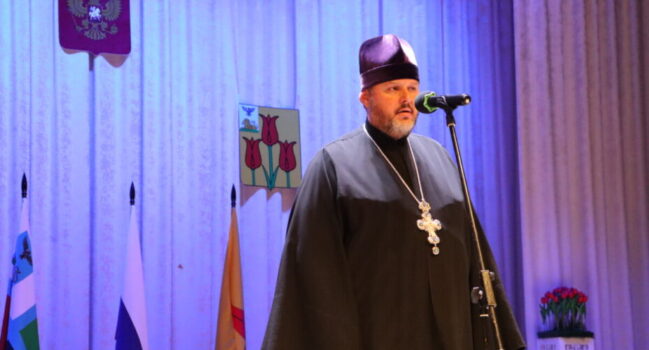 Благочинный Волоконовского округа принял участие в праздничном концерте по случаю предстоящего Дня народного единства