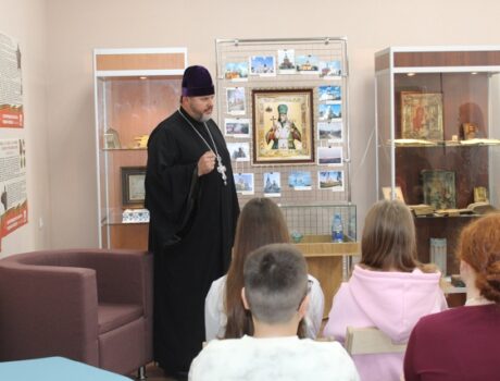 Благочинный Волоконовского округа принял участие в открытии выставки «Ангел Святого Белогорья»