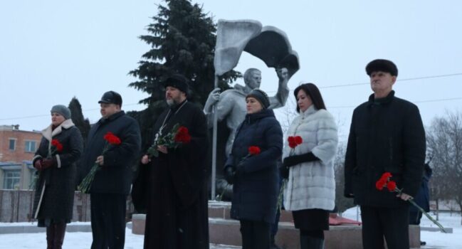 Благочинный Волоконовского округа посетил митинг в день 83-ей годовщины освобождения поселка Волоконовка от немецко-фашистских захватчиков