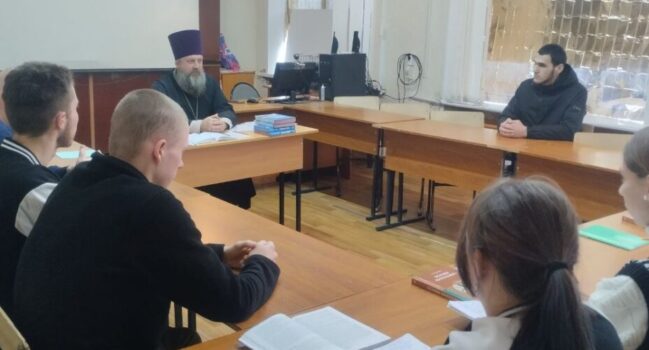 Нерукотворного поселка Волоконовка провел урок-беседу со студентами Ютановского агромеханического техникума