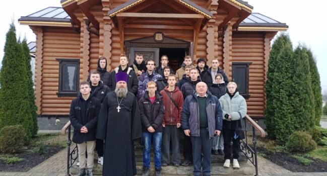 Студенты Ютановского агромеханического техникума посетили храм Спаса Нерукотворного поселка Волоконовка