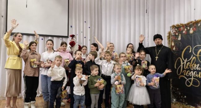 В Ютановском ЦКР прошел Рождественский спектакль «Красные сапожки»