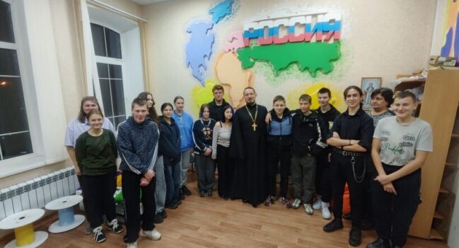 В ЦКР села Ютановка прошла встреча настоятеля храма Тихвинской иконы Божией Матери села Ютановка со студентами местного агромеханического техникума имени Е. П. Ковалевского