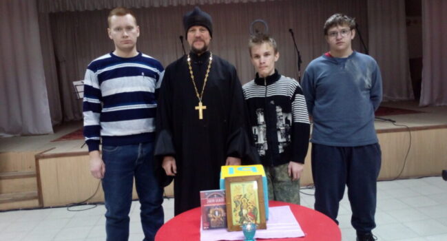 В Голофеевском Доме Культуры прошел вечерний православный видео-урок