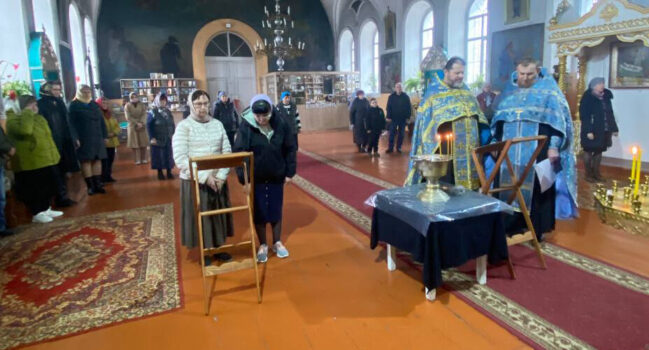 В Успенском храме поселка Волоконовка было совершено молебное о без вести пропавших участниках СВО
