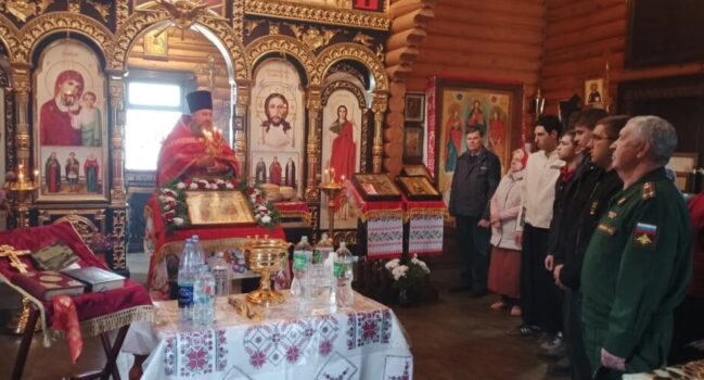 В храме Спаса Нерукотворного поселка Волоконовка был совершен водосвятный молебен для призывников