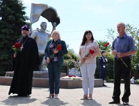 Благочинный приходов Волоконовского округа принял участие в торжественном митинге посвященном Дню памяти и скорби